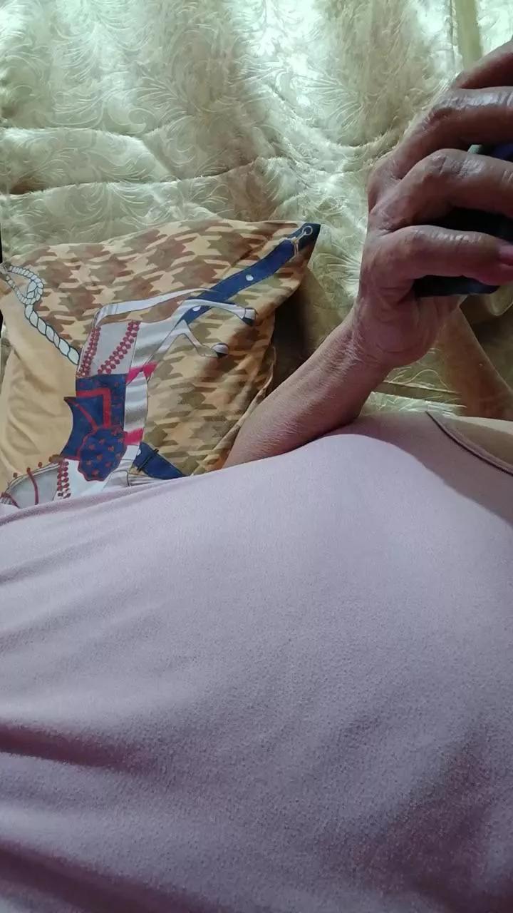 tastegranny on Cam4 