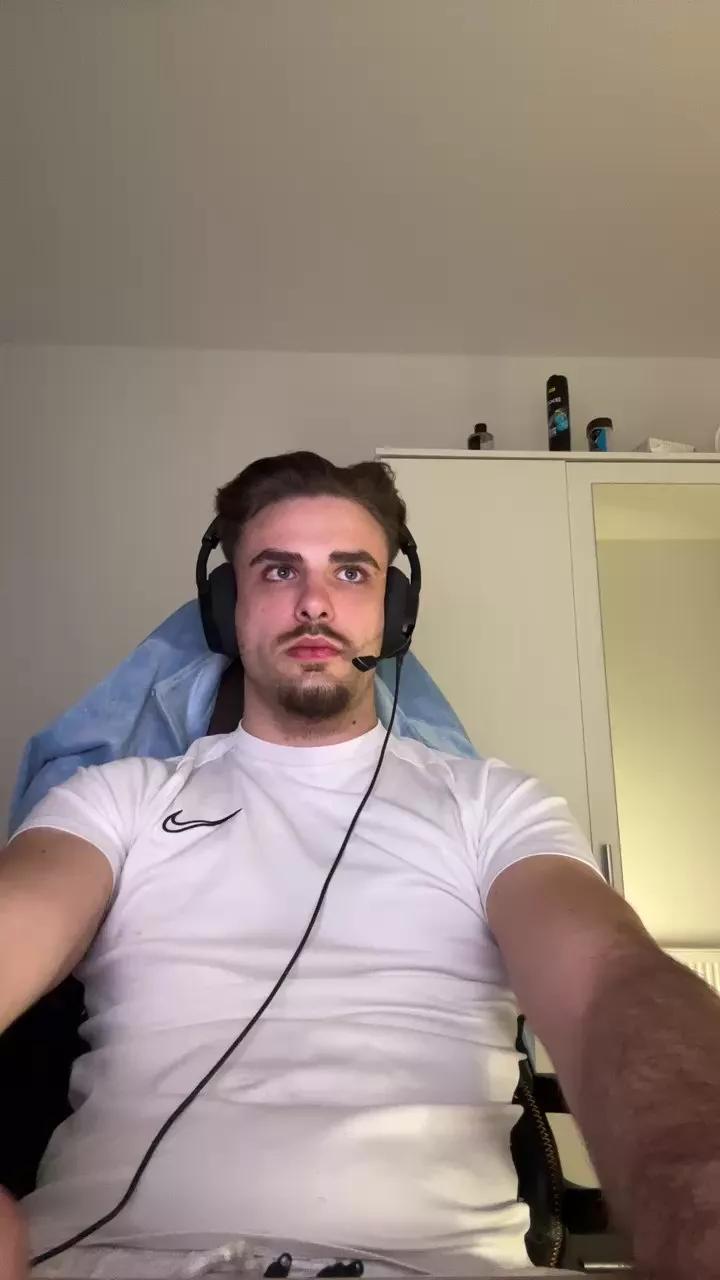 ThorOdinson03 on Cam4 