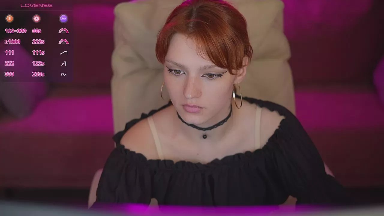 Offline VikkyLoveRed on Cam4