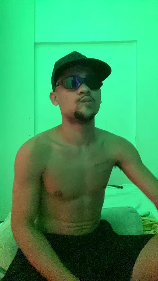 Offline young_safado on Cam4