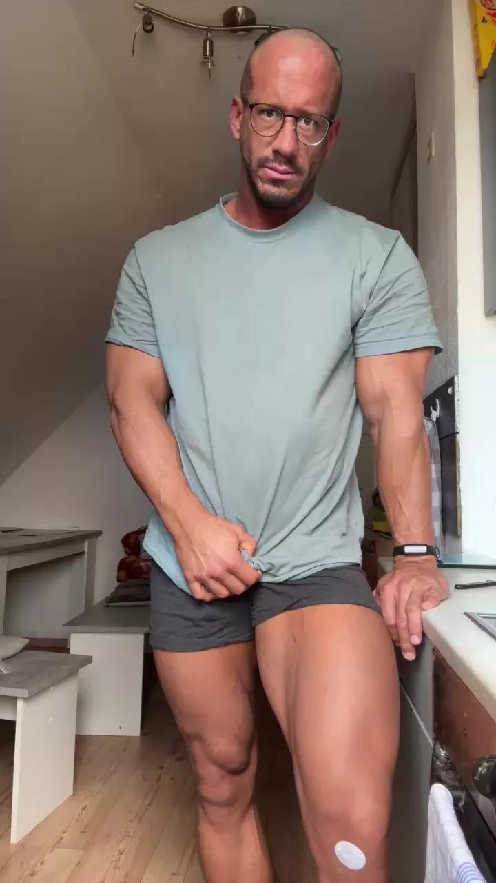 yumyum18 on Cam4 