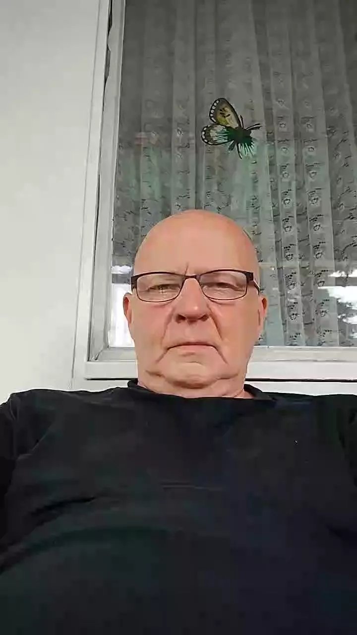 Offline Zeigegeilehure on Cam4