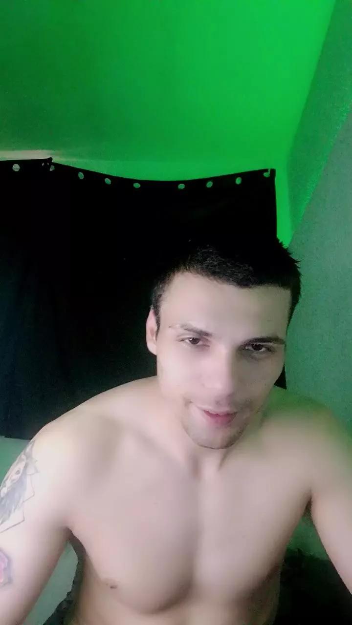 Zyonprive on Cam4 