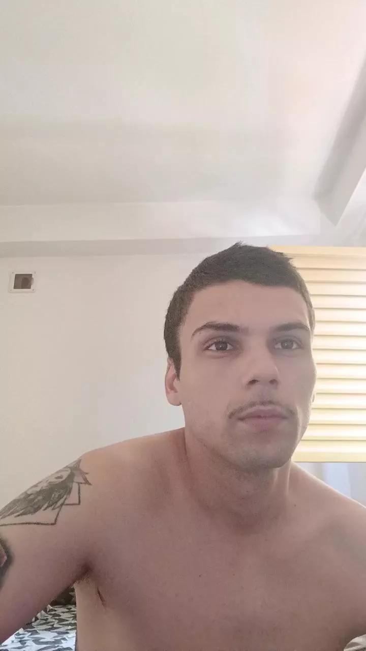 Zyonprive on Cam4 