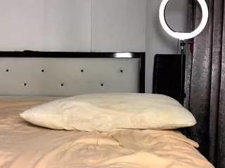 highenough-queen on CamSoda 