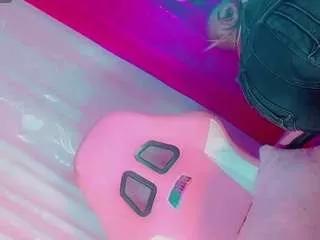 isabellalatingirs on CamSoda 