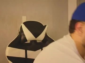 Freechat ades_lowe on Chaturbate