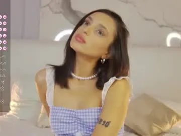 Freechat adoracortes on Chaturbate