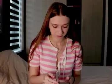 Freechat alisaa_01 on Chaturbate