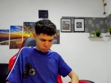 andrew_2811 on Chaturbate