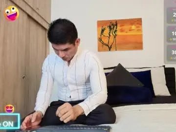 andrewstelee on Chaturbate