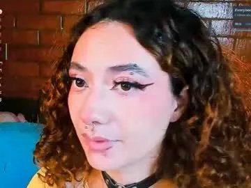 annycolin on Chaturbate