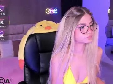 arinextdoor on Chaturbate