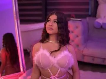 Freechat bellanoirre on Chaturbate