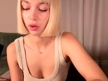 Freechat cutieeeeva on Chaturbate