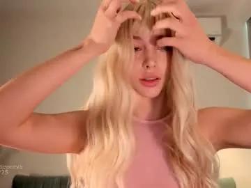 Freechat cutieeeeva on Chaturbate