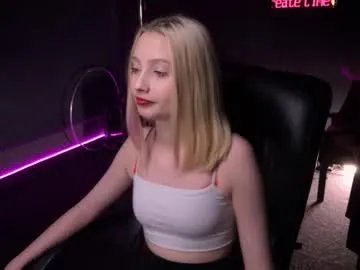 Freechat fluffy_cloude on Chaturbate