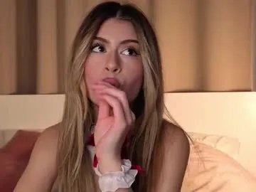 Freechat holayoula on Chaturbate