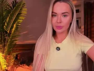 Admire cute camwhore Honey_bunnyy_ honey_bunnyy_ from Chaturbate