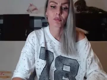 Freechat hornygirllx on Chaturbate