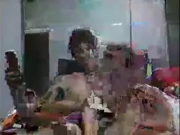 Freechat hornyhippies0080 on Chaturbate