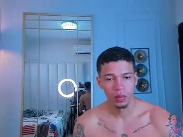 Freechat hotcrew_ on Chaturbate