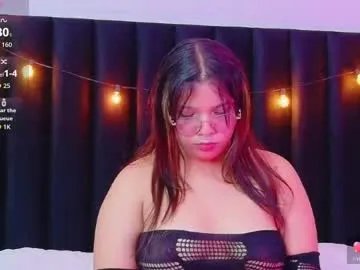 Freechat innocenthazel on Chaturbate