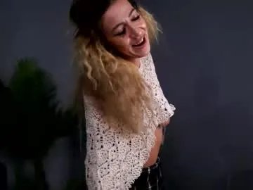 juliahyde on Chaturbate
