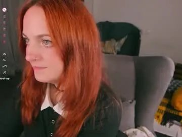 juliet_schoolgirl on Chaturbate