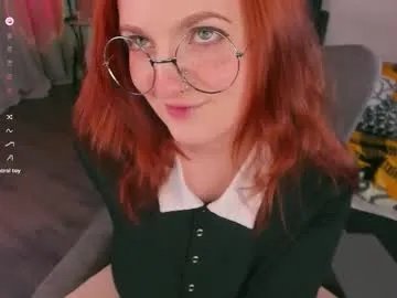 juliet_schoolgirl on Chaturbate