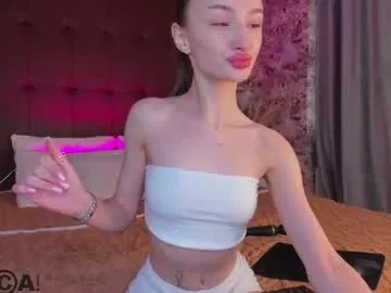 Freechat laralourance on Chaturbate