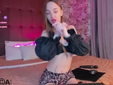 Freechat laralourance on Chaturbate