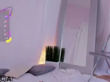 Freechat laralourance on Chaturbate