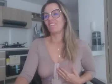 Freechat latinpaprika on Chaturbate