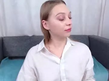 love_bella_ on Chaturbate