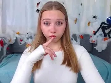 love_bella_ on Chaturbate