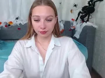 love_bella_ on Chaturbate