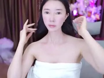 Freechat lucy__bb on Chaturbate