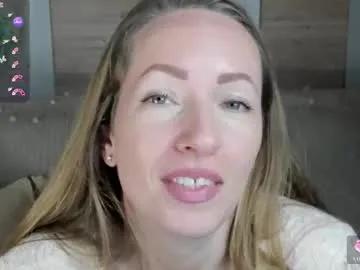 Freechat melodyys on Chaturbate