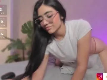 miah_luv on Chaturbate