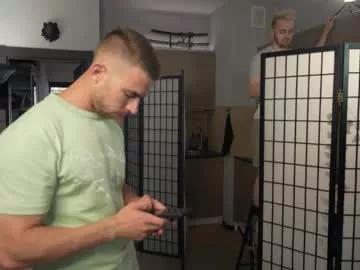 Away muscularfriend on Chaturbate