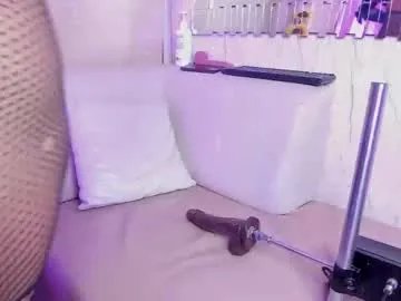 ninacapelli on Chaturbate