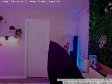 Freechat runesy on Chaturbate