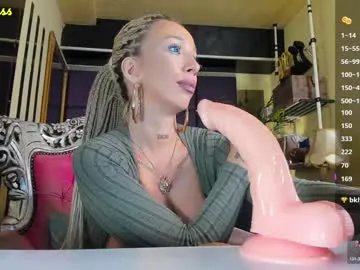 Freechat sofiequeen_ on Chaturbate