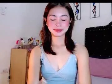 swt_asianholly on Chaturbate