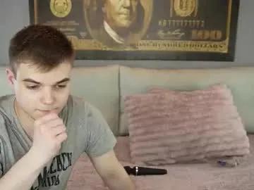 vikki_and_george on Chaturbate 