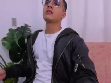 web_gammer_ on Chaturbate