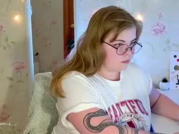 yumm_lolly from Chaturbate