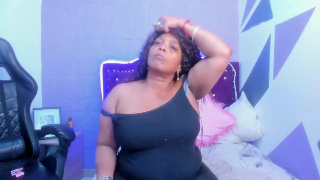 AinaEbonyMilf on Streamray 