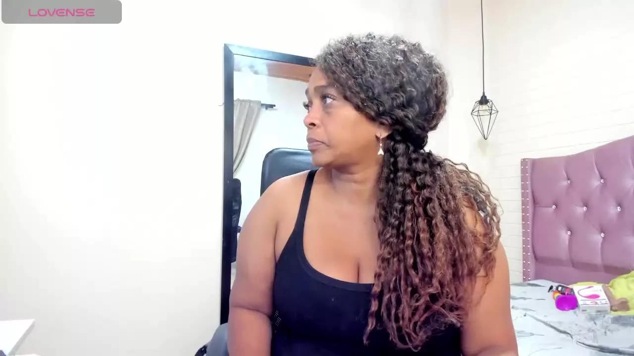 AinaEbonyMilf on Streamray 